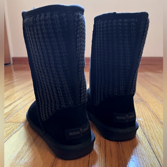 Minnetonka boots - Picture 2 of 3